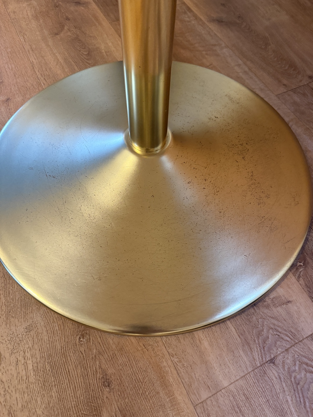 White Round Dining Table with Gold Base - photo 5
