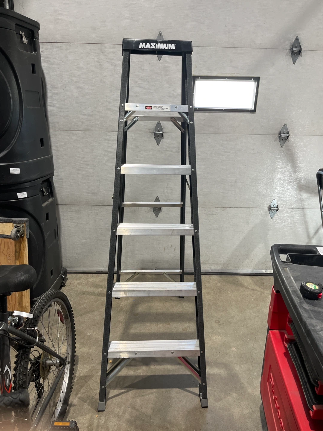 Maximum 6ft Fibreglass Ladder - 250lb Capacity