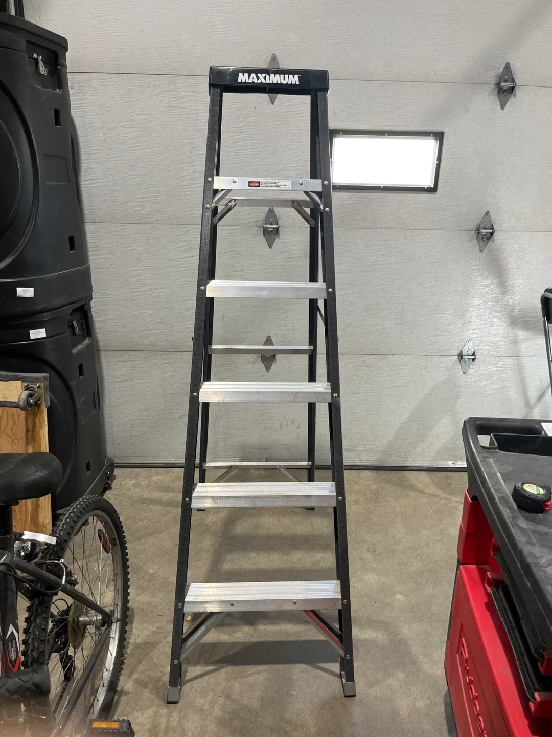 Maximum 6ft Fibreglass Ladder - 250lb Capacity thumbnail
