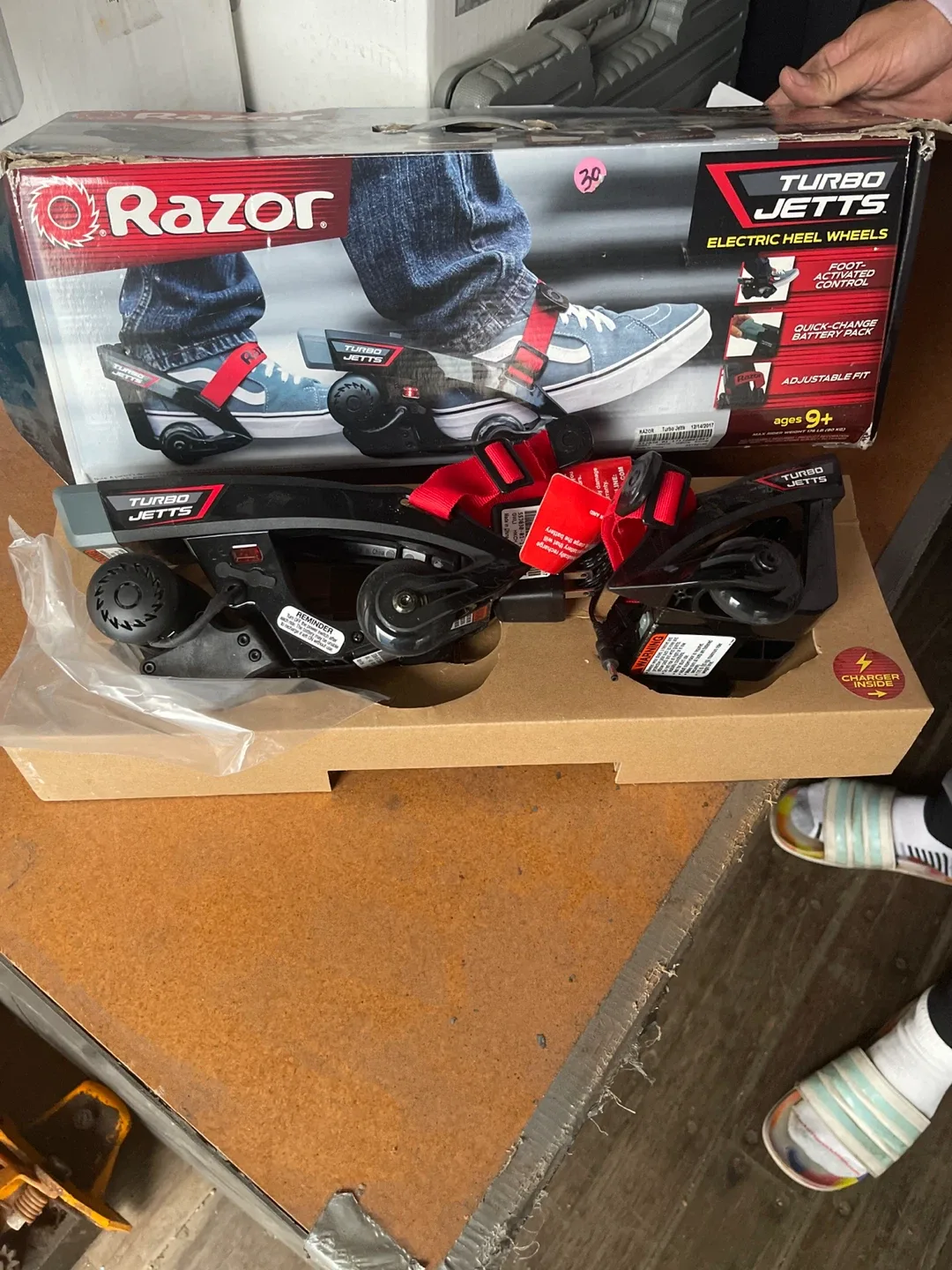 Razor Turbo Jetts Electric Heel Wheels image indicator(2)