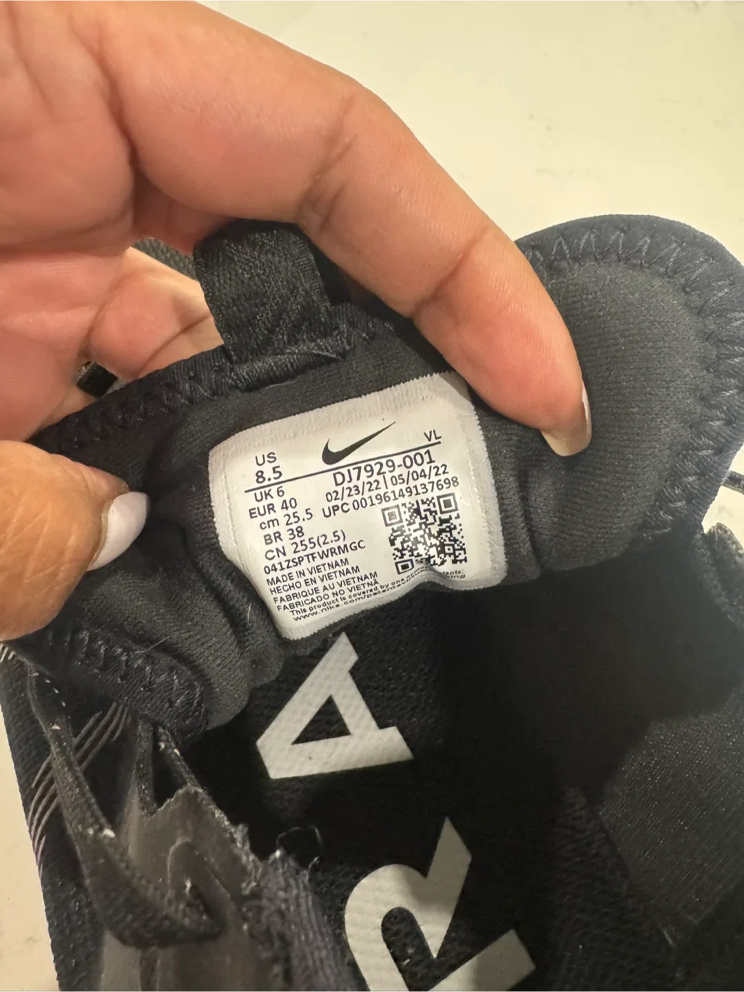 Woman’s Nike Trail Gore-Tex Running Shoes - US 8.5 image indicator(3)