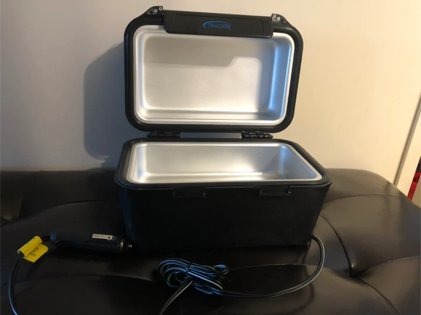 Tracker Portable Car Cooler/Warmer image indicator(2)