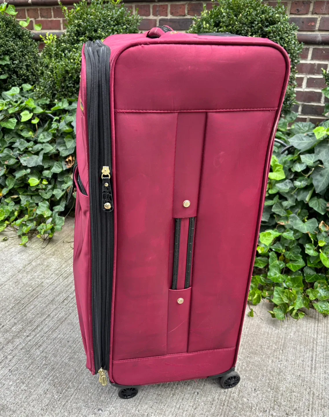 Samantha Burgundy Ultra Lightweight  Expandable Spinner luggage image indicator(4)