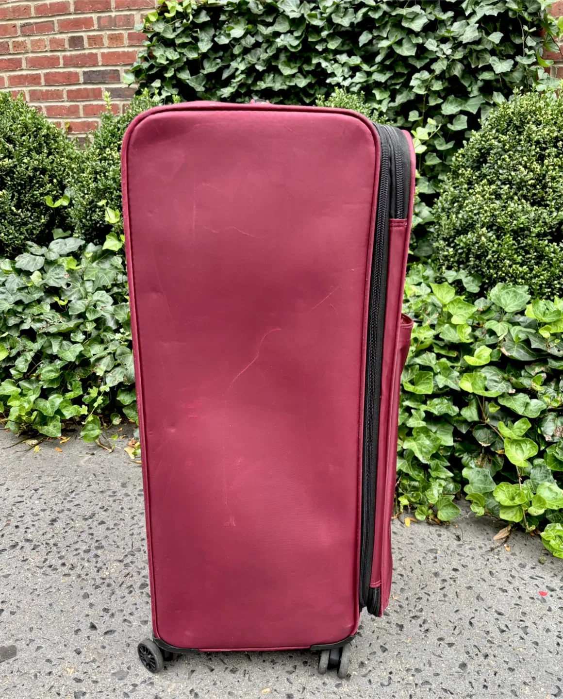 Samantha Burgundy Ultra Lightweight  Expandable Spinner luggage image indicator(2)