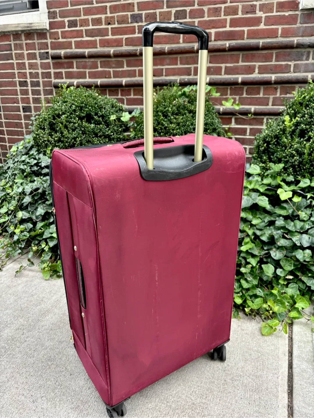 Samantha Burgundy Ultra Lightweight  Expandable Spinner luggage image indicator(5)