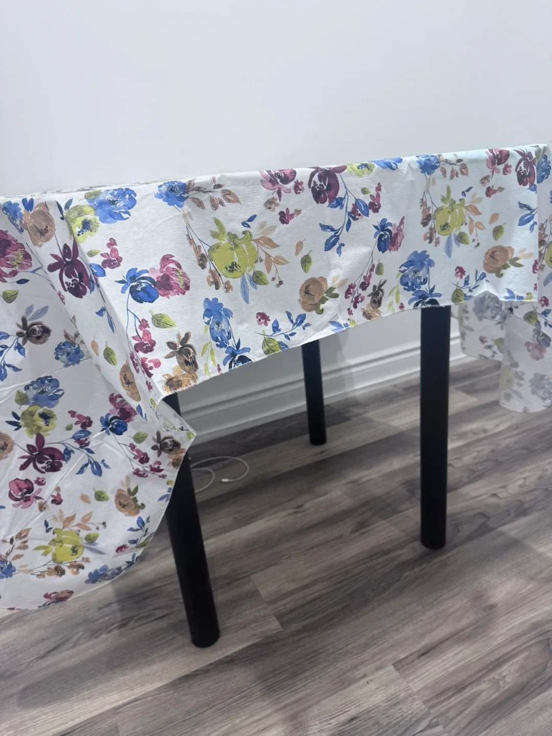 Glass Top Dining Table with Black Legs and table cover image indicator(7)