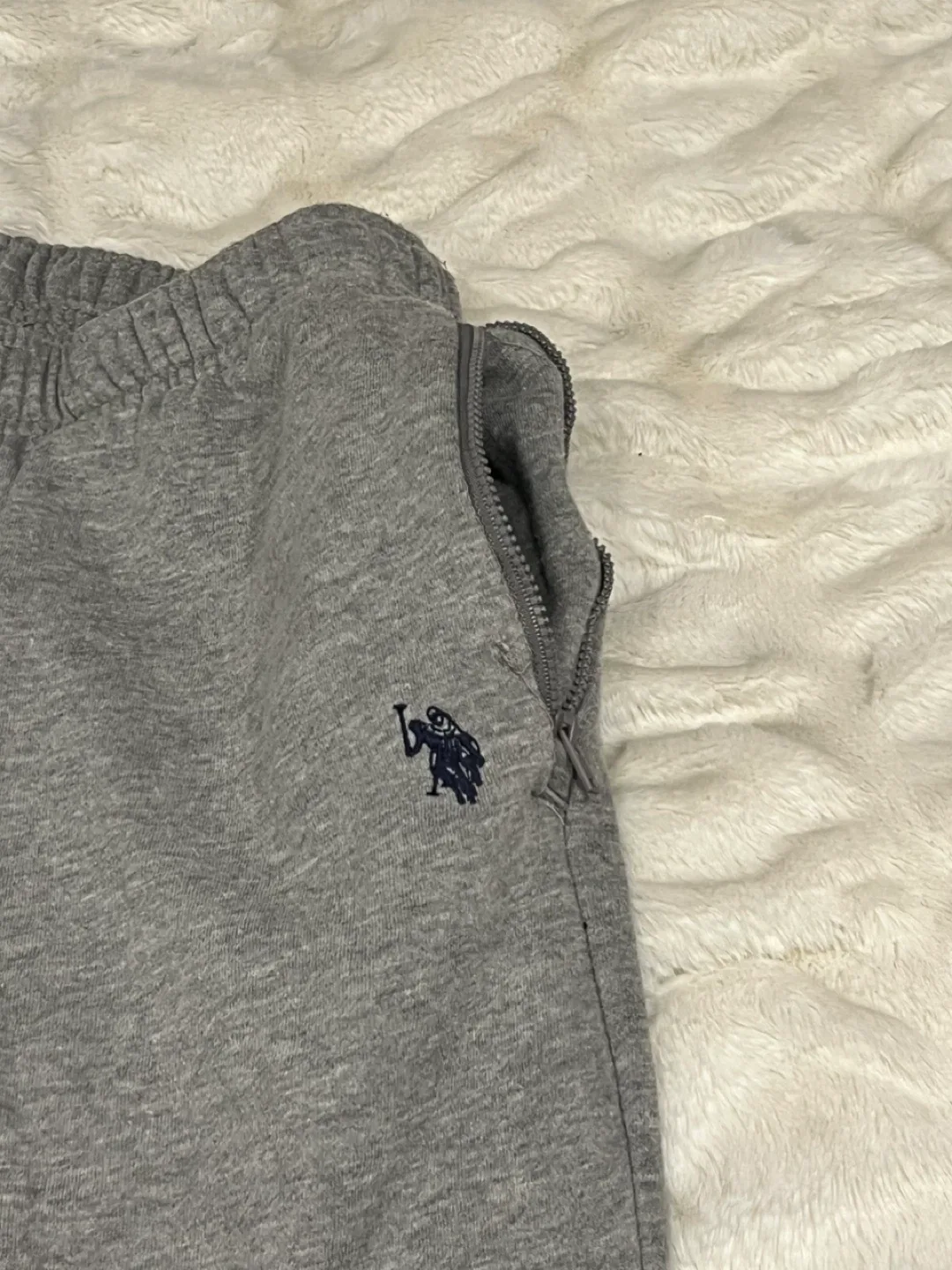 U.S. Polo Assn. Grey Hoodie & Sweatpants - Size M image indicator(4)