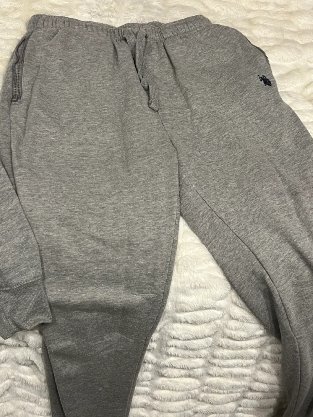 U.S. Polo Assn. Grey Hoodie & Sweatpants - Size M image indicator(5)