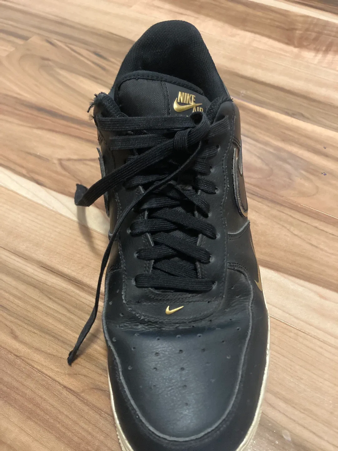 Nike Air Force 1 Black & Gold Size 12 image indicator(2)