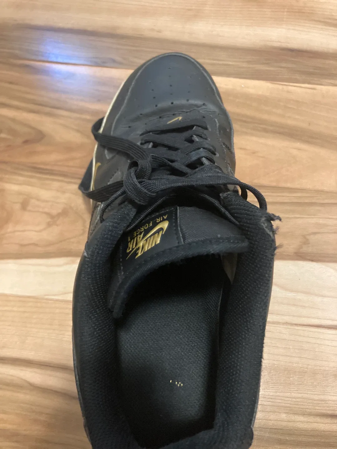 Nike Air Force 1 Black & Gold Size 12 image indicator(4)