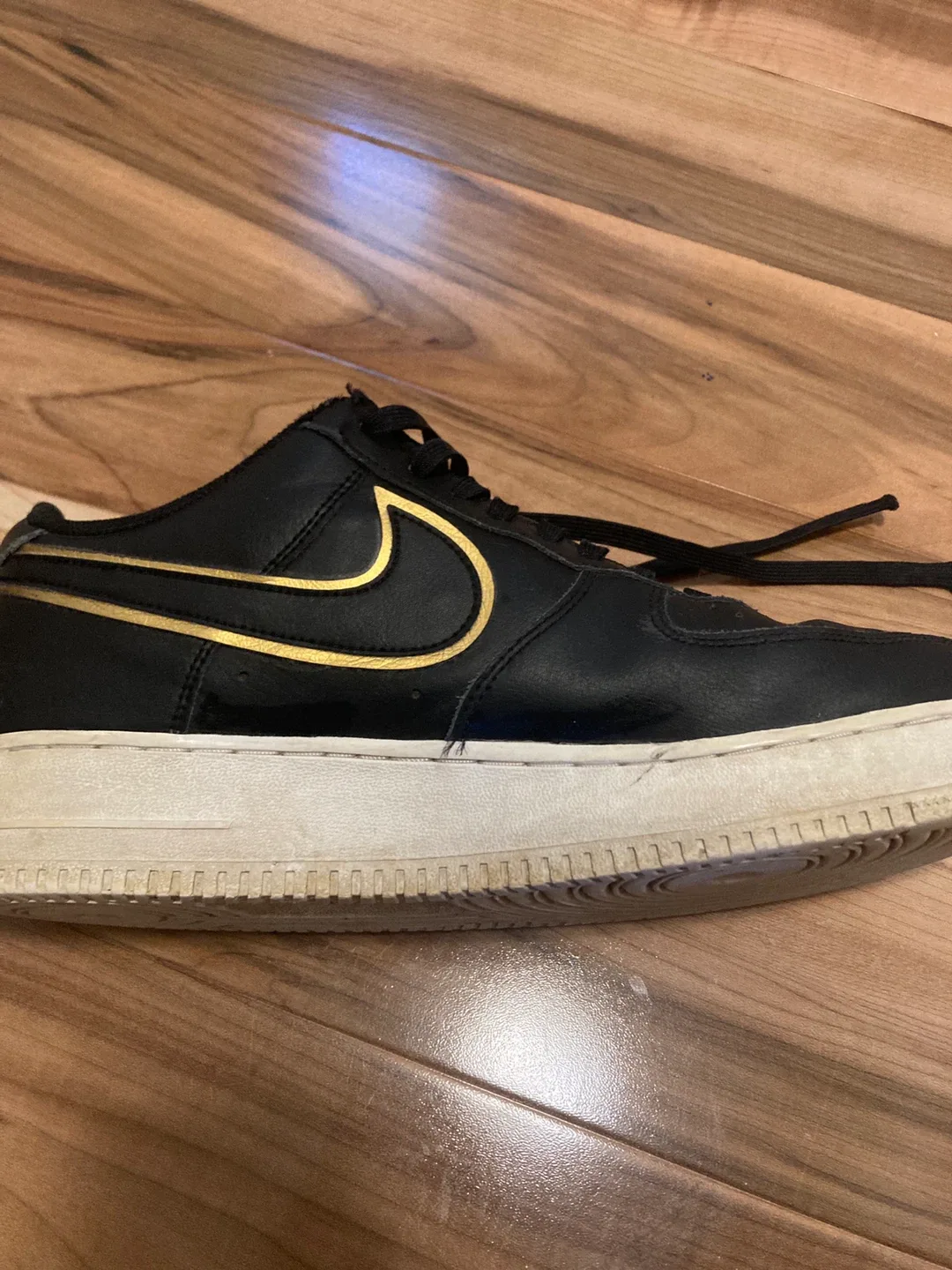 Nike Air Force 1 Black & Gold Size 12 image indicator(3)