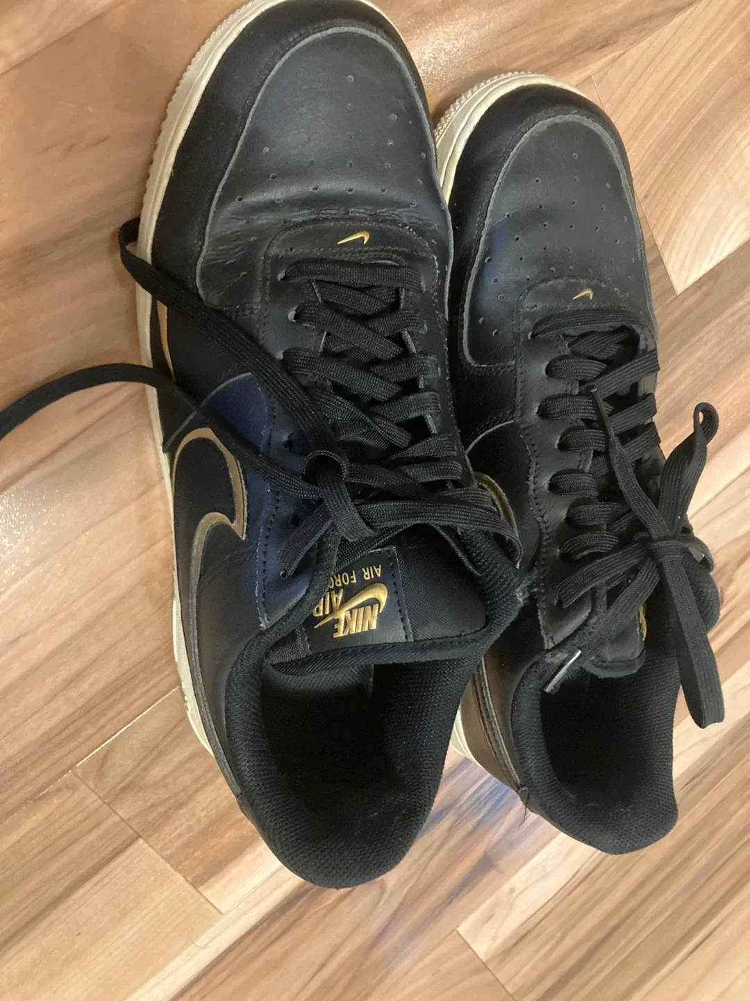 Nike Air Force 1 Black & Gold Size 12 image indicator(6)