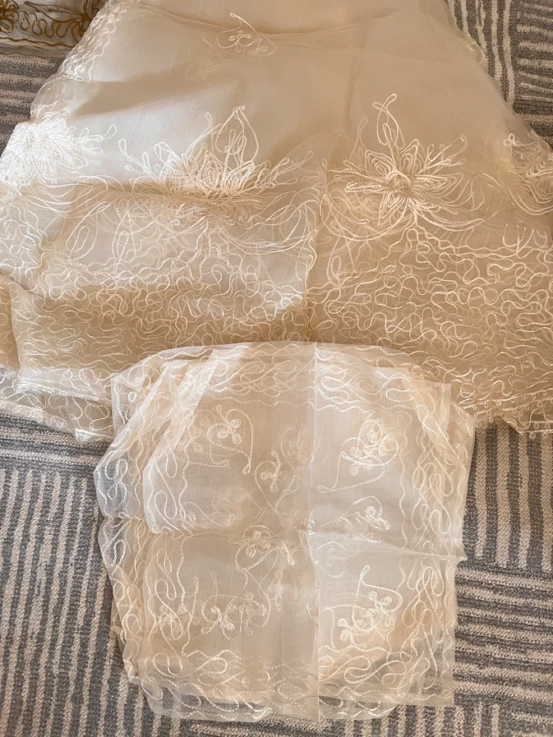 Lace Tablecloth & Napkin Set image indicator(2)