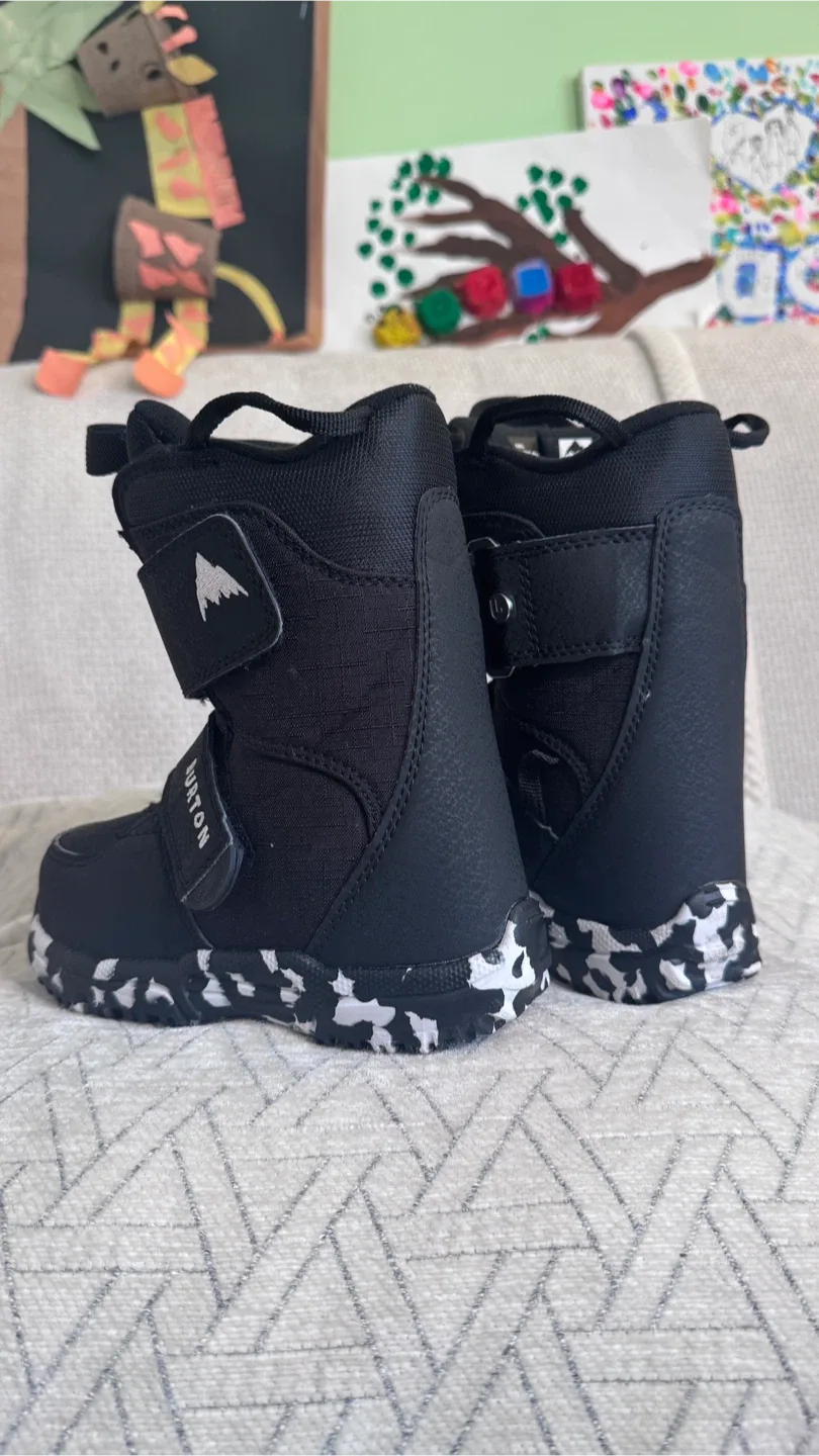 Burton Toddler's Black Snowboard Boots - Size 10 image indicator(5)