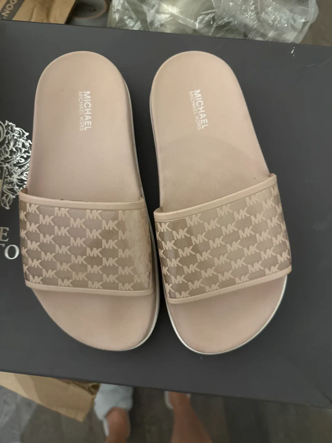 Michael Kors Slides thumbnail