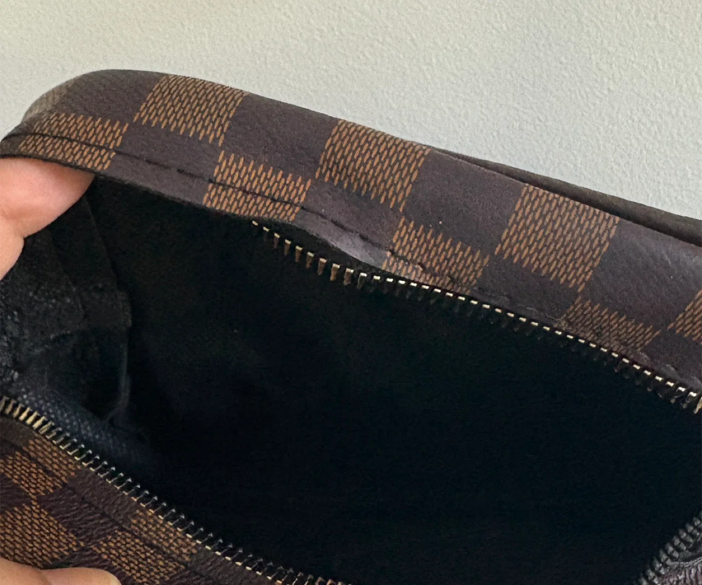 Brown Checkered Shoulder Bag image indicator(3)
