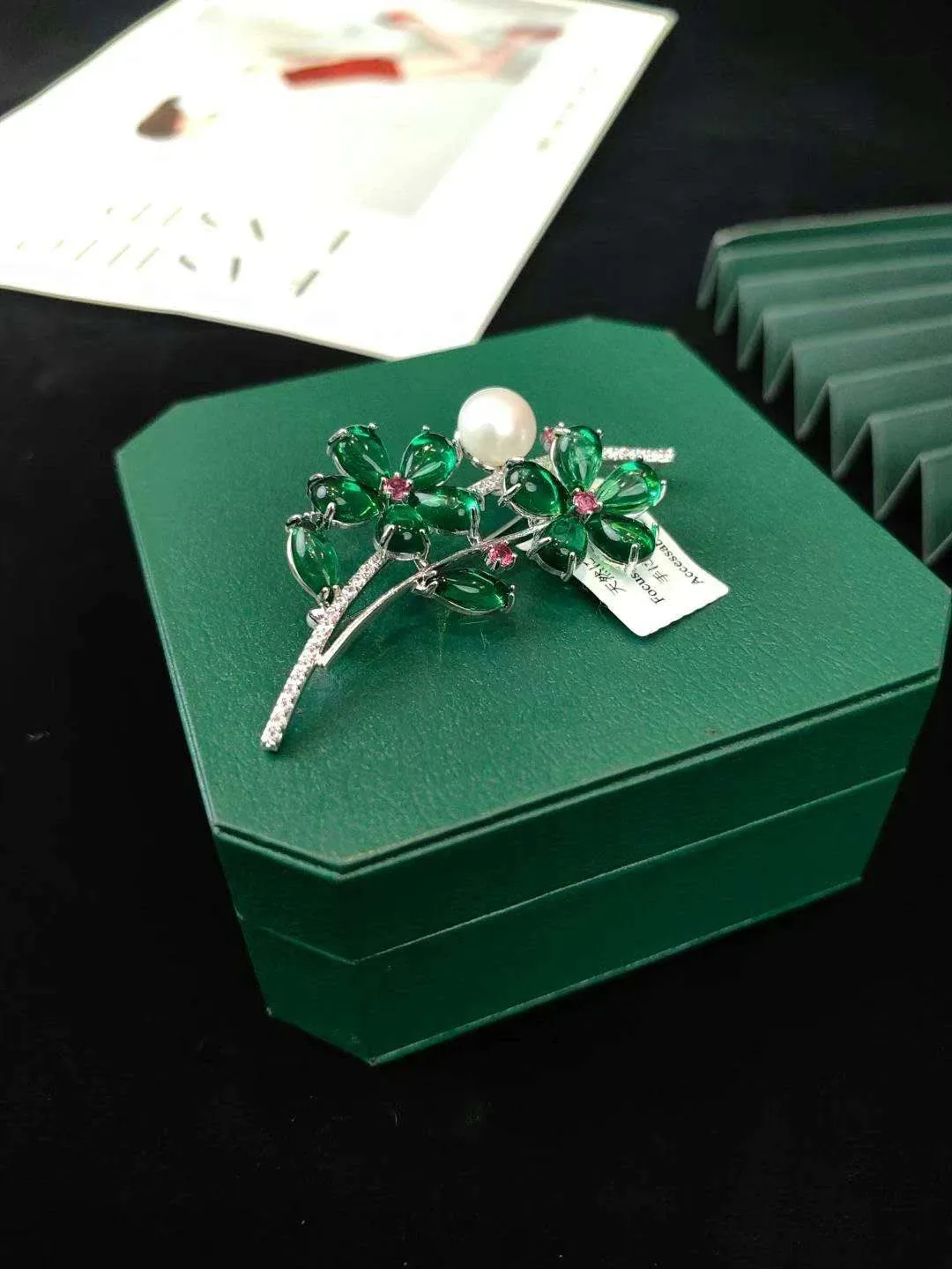AkisWhere Green Floral Brooch with Pearl image indicator(4)