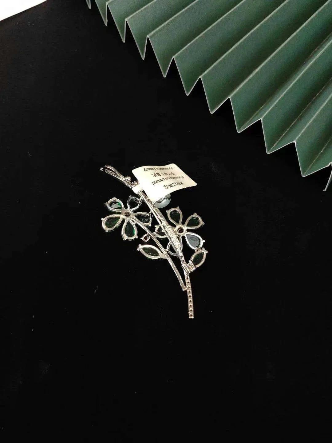 AkisWhere Green Floral Brooch with Pearl image indicator(5)