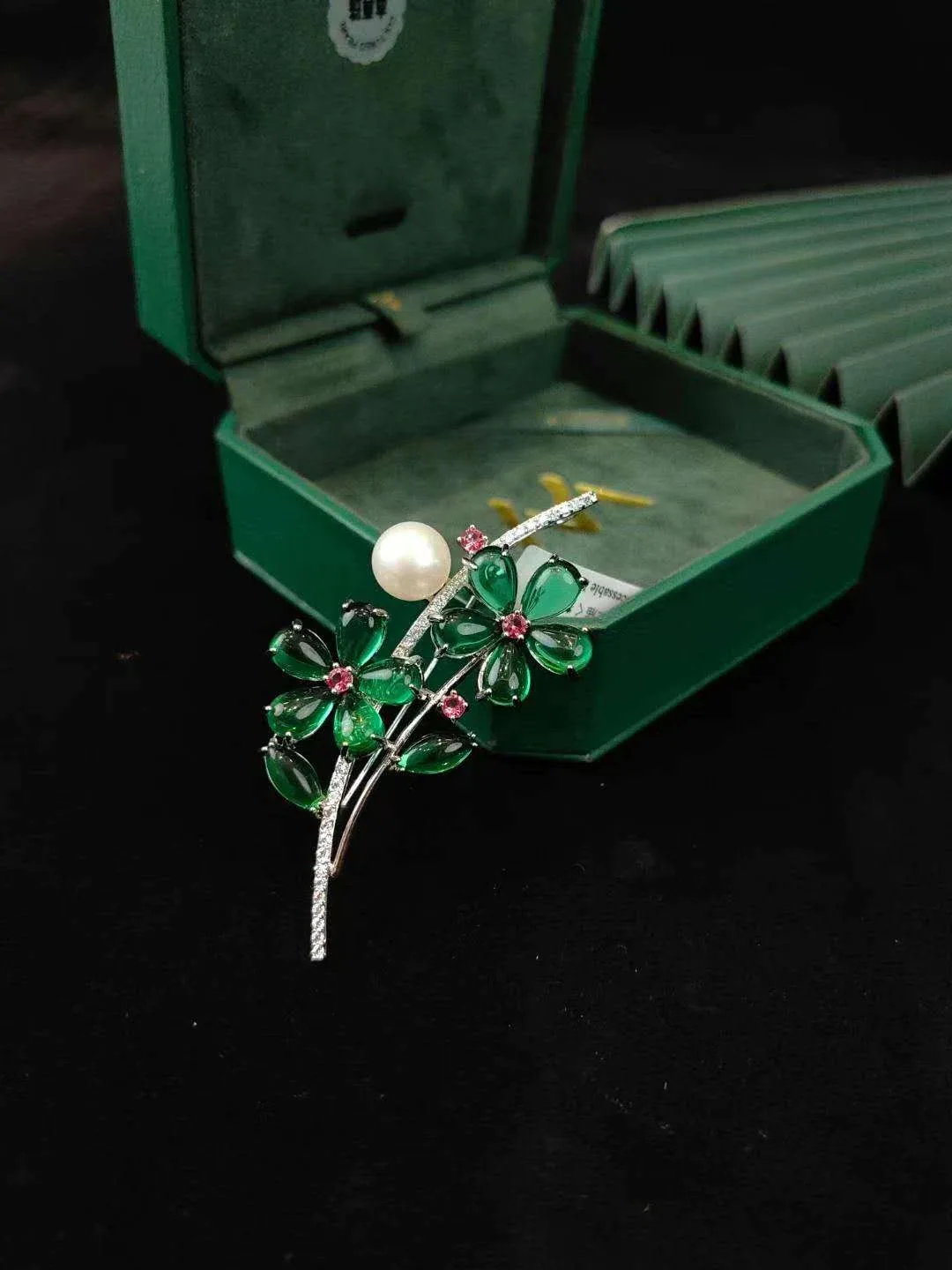 AkisWhere Green Floral Brooch with Pearl image indicator(2)