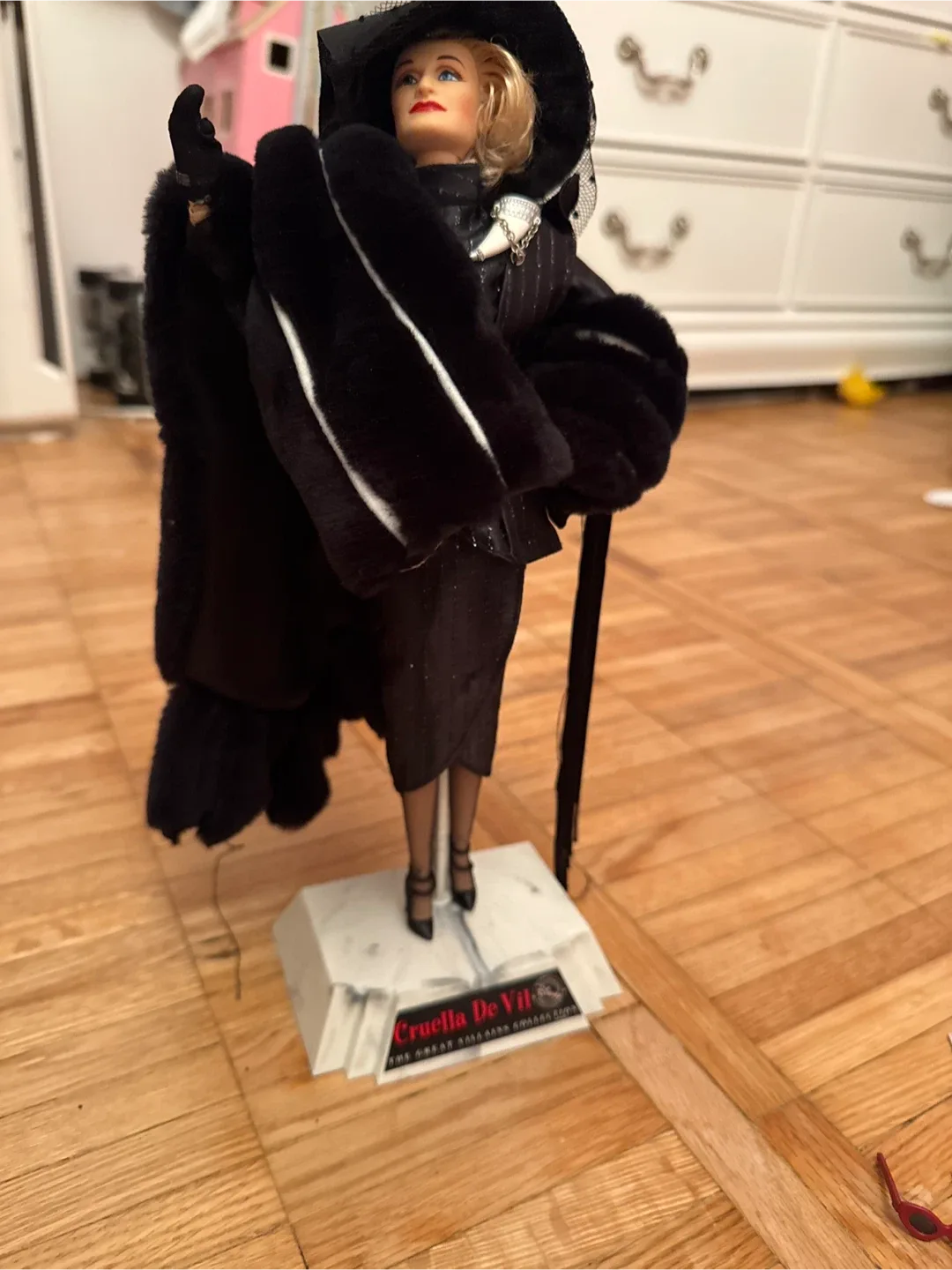 Mattel Cruella De Vil Great Villains Collection Doll image indicator(8)