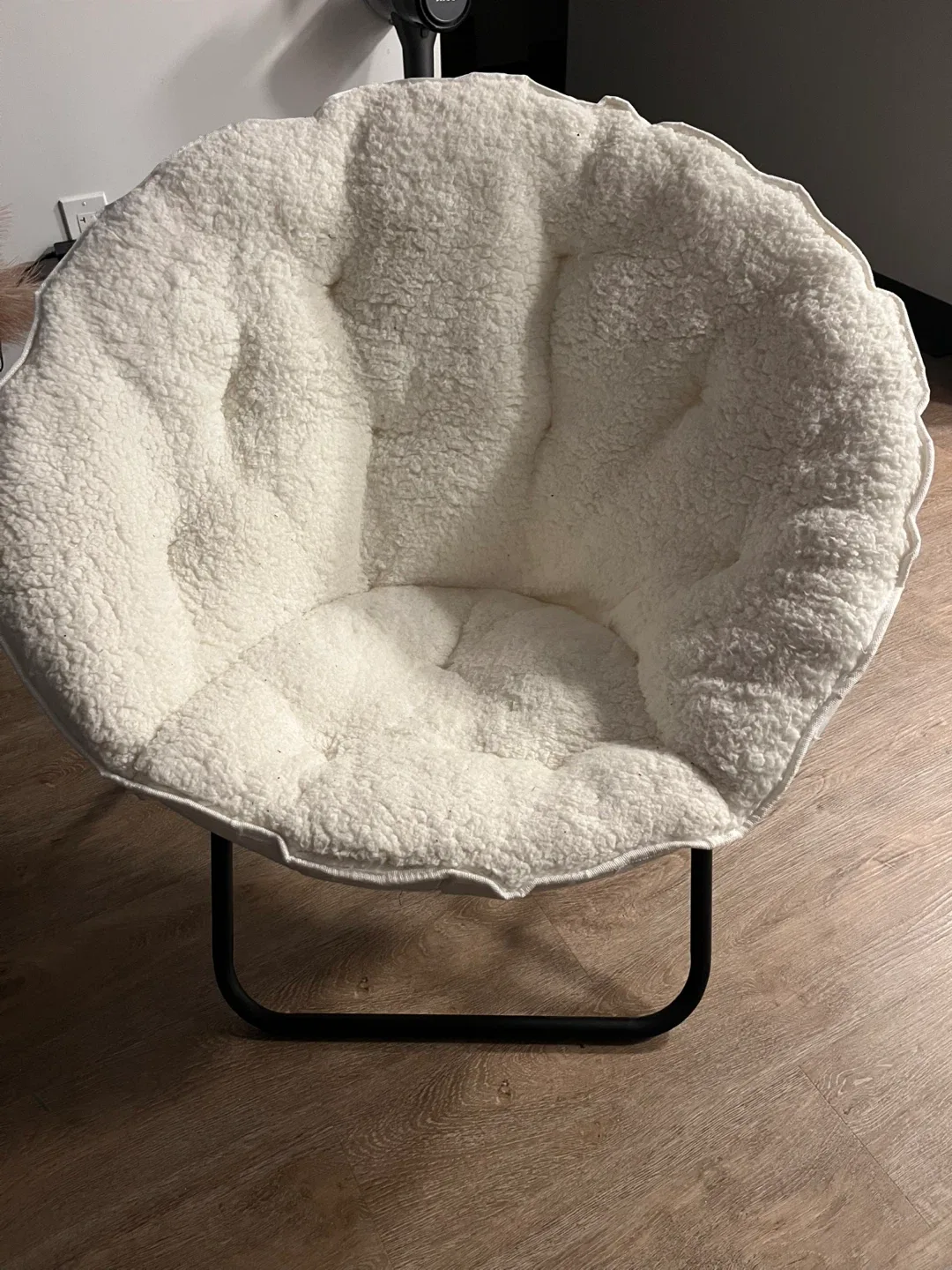 White Oversized Comfort Chair image indicator(4)