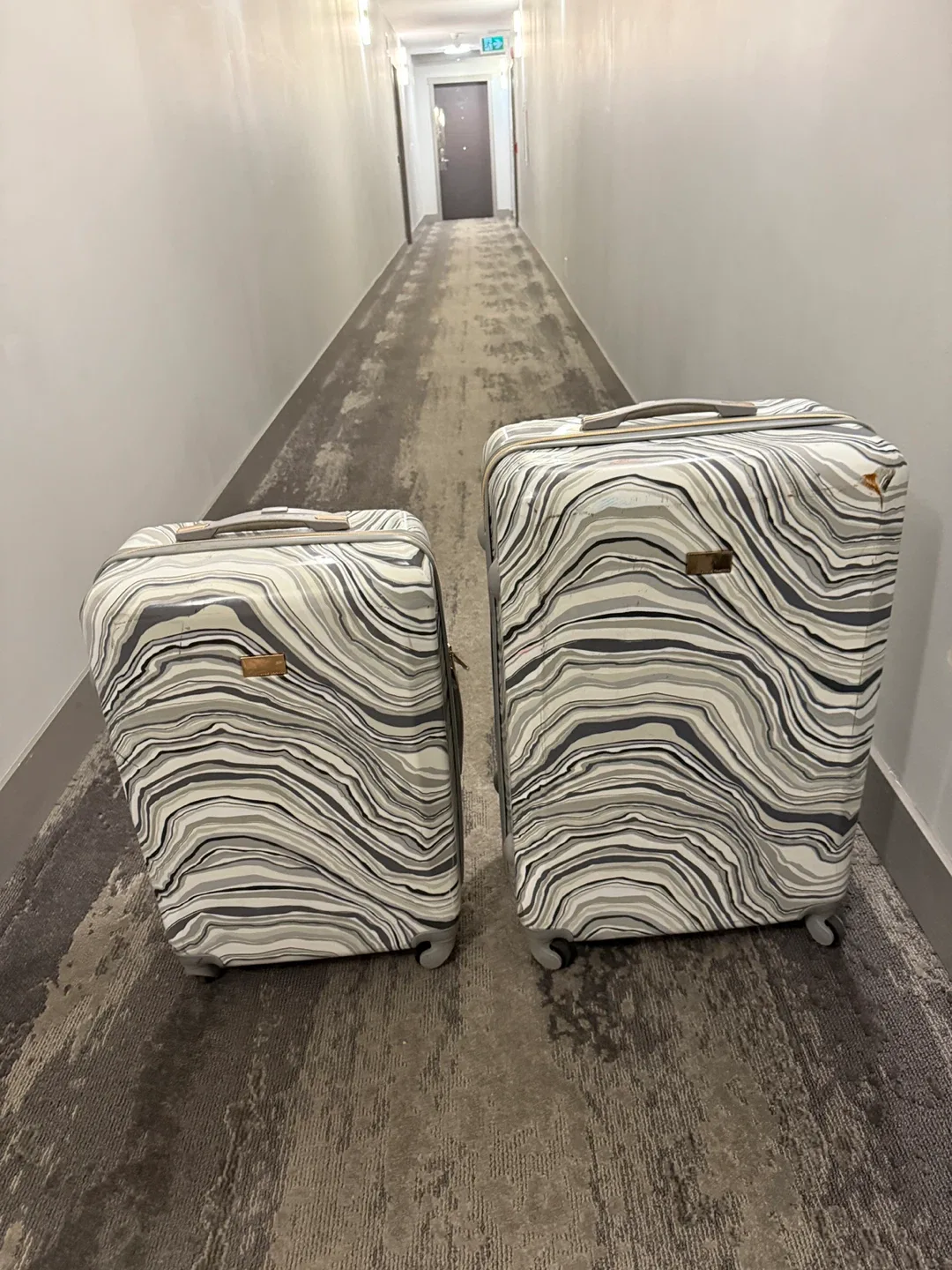 Two suitcases image indicator(2)