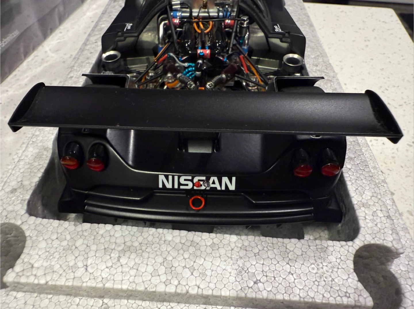 AUTOart 1997 Nissan R390 GT1 Le Mans 24 Hours Test Car - photo 4
