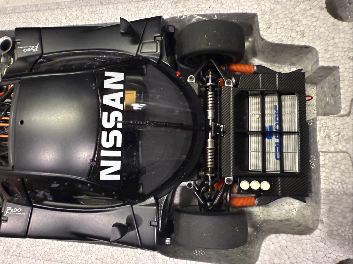 AUTOart 1997 Nissan R390 GT1 Le Mans 24 Hours Test Car - photo 5