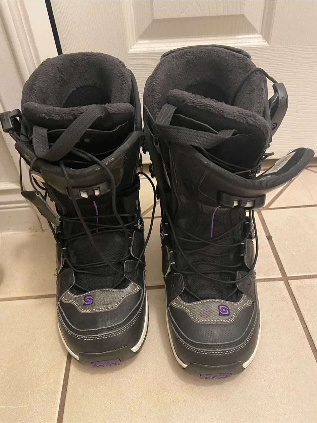 Lib Tech Skate Banana Snowboard & Dakine Bag image indicator(2)