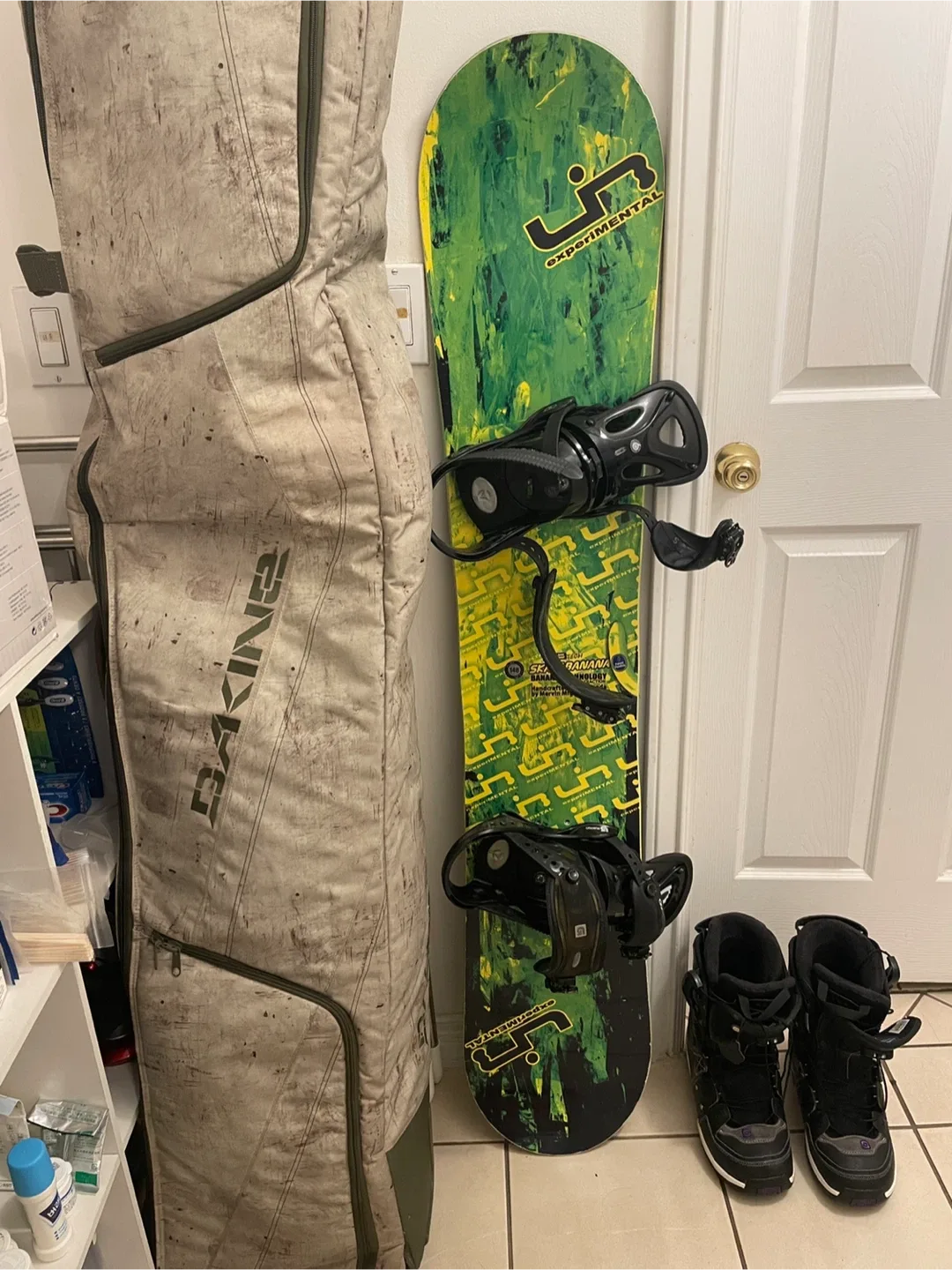 Lib Tech Skate Banana Snowboard & Dakine Bag thumbnail