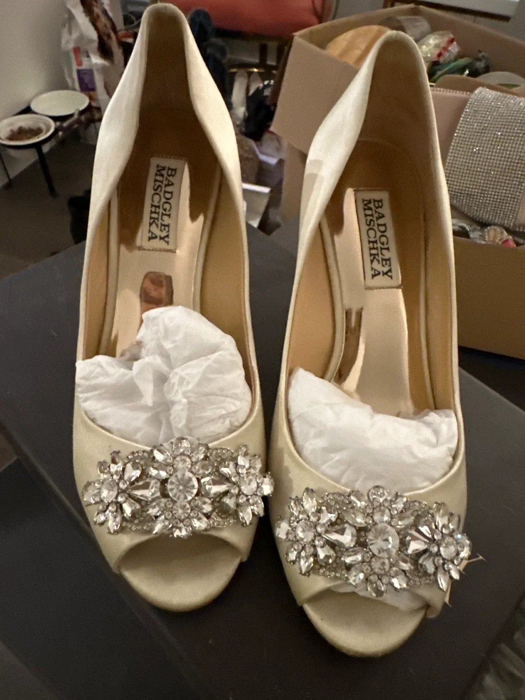 Badgley Mischka Ivory Heels, Size 6 thumbnail