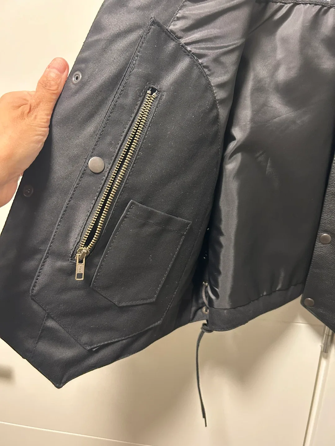 CMC Canadian Motorcycle Co. Leather Vest - Size L image indicator(3)