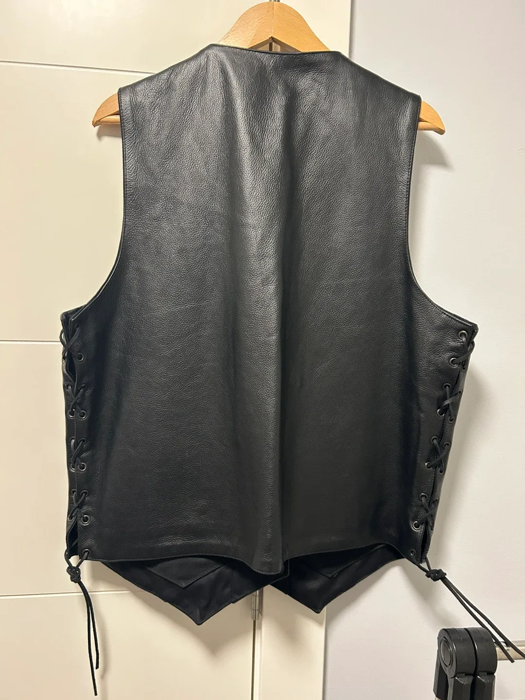 CMC Canadian Motorcycle Co. Leather Vest - Size L image indicator(4)