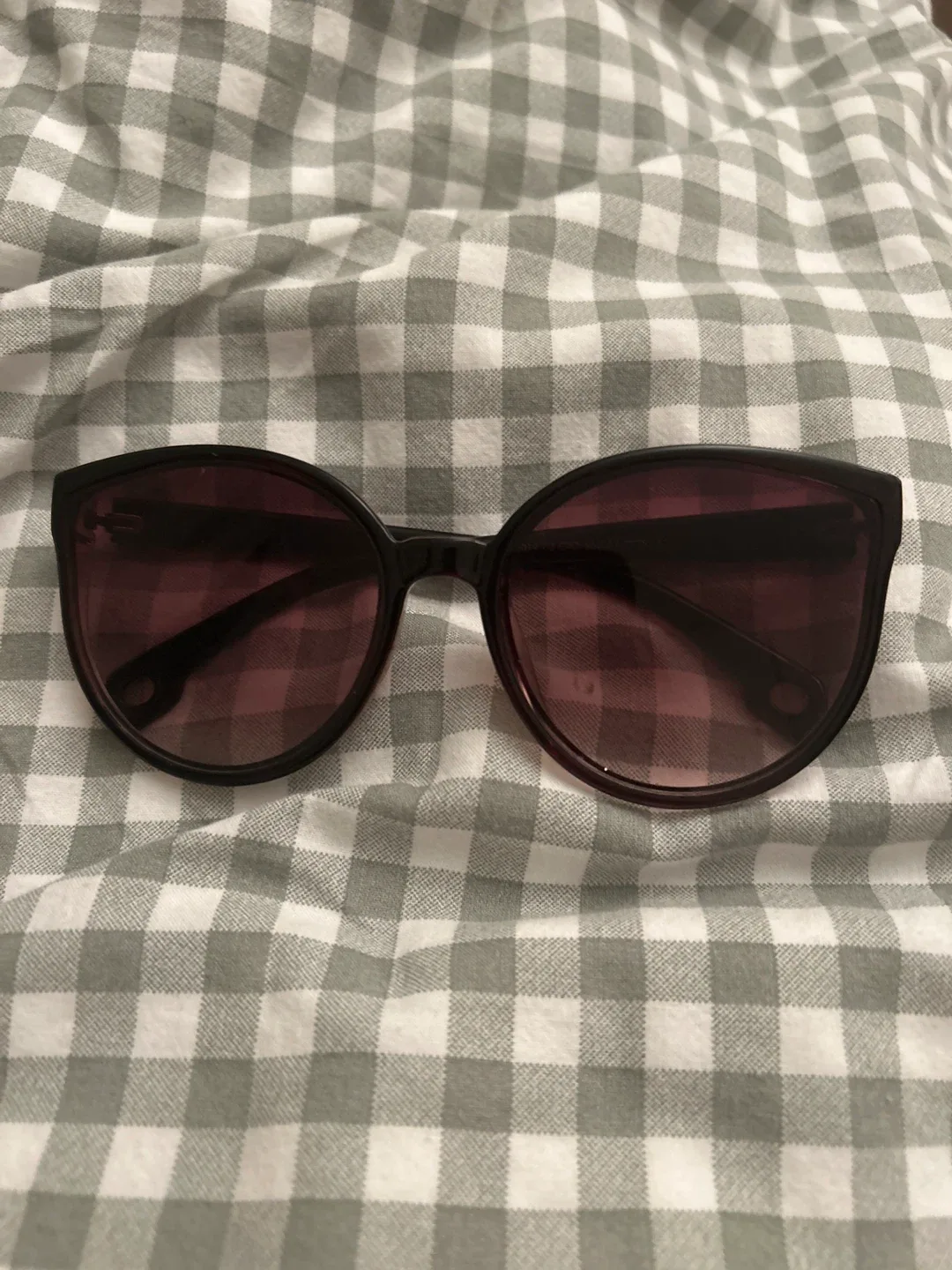 Sunglasses thumbnail