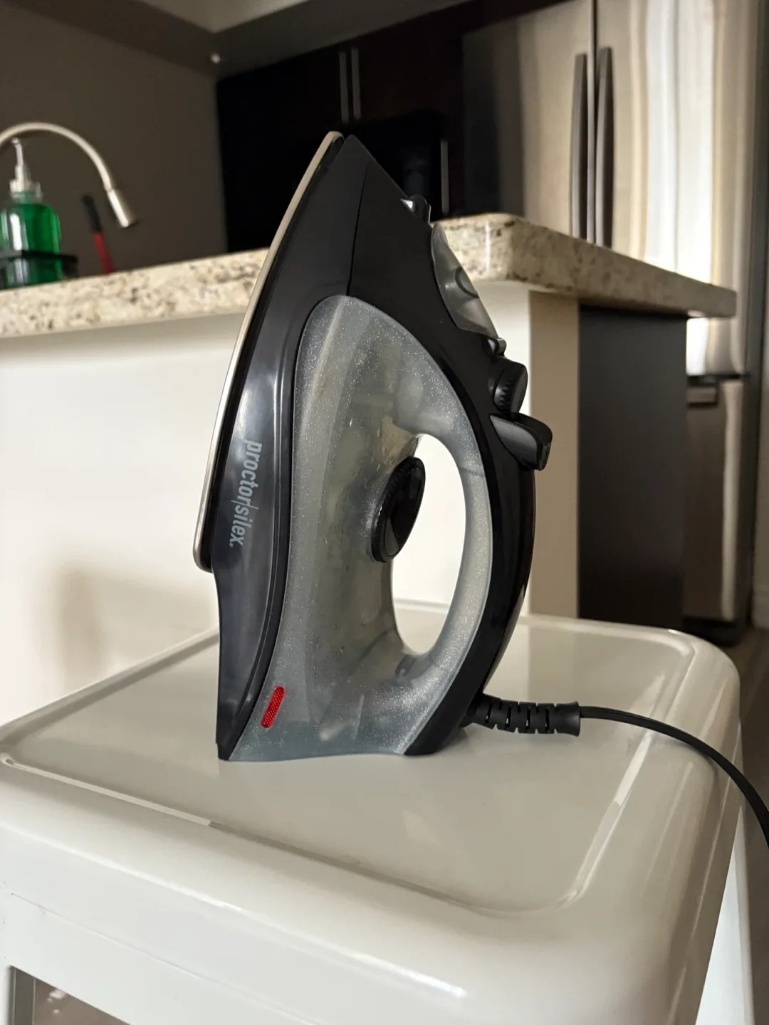 Proctor Silex Iron - Great for Quick Pressing! image indicator(3)