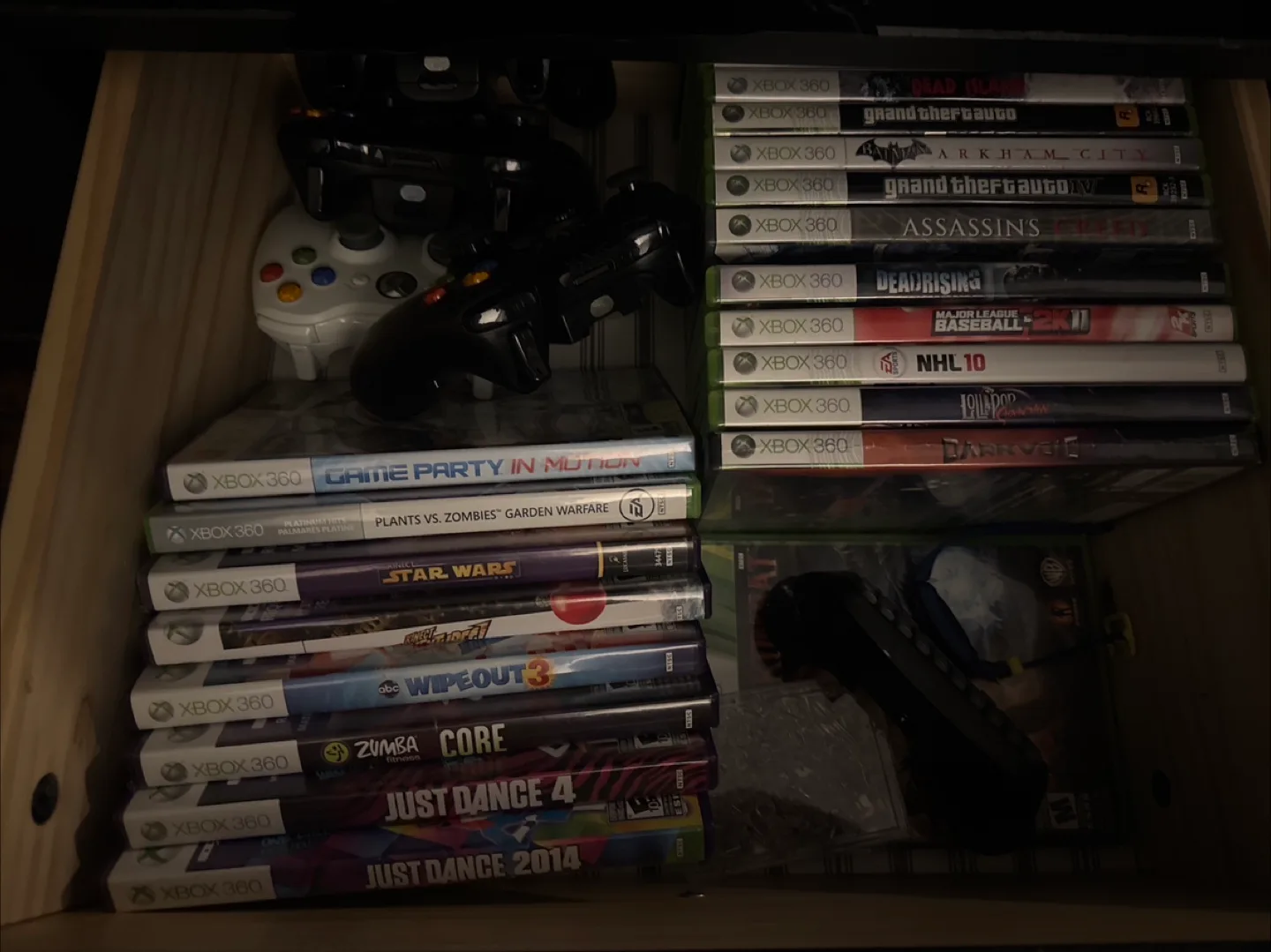 Xbox 360 Console, Games, controllers and Kinect image indicator(3)