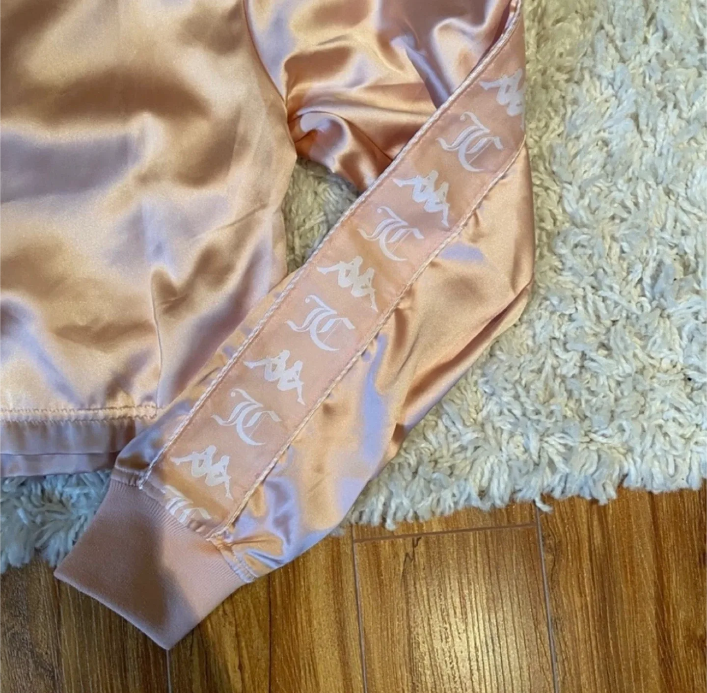 BNWT Juicy Couture x Kappa Satin Pink Cropped Shirt image indicator(6)