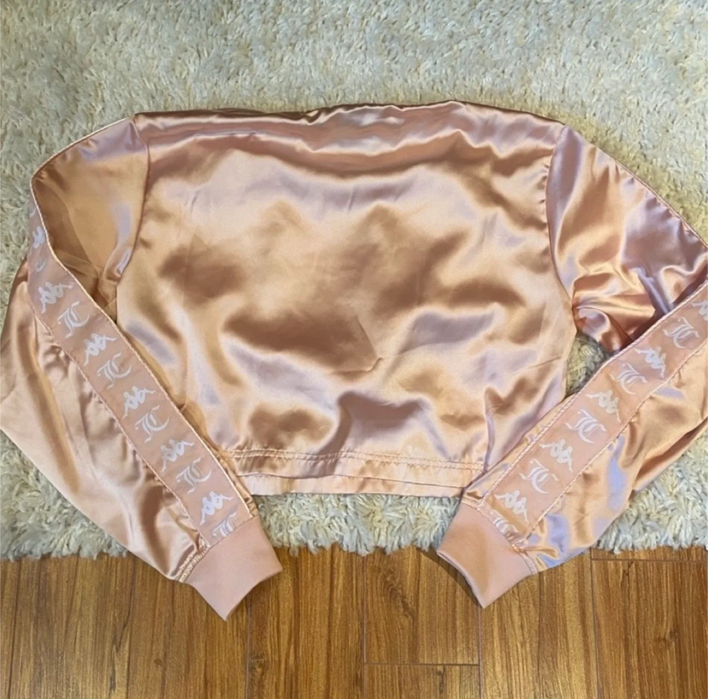 BNWT Juicy Couture x Kappa Satin Pink Cropped Shirt image indicator(5)