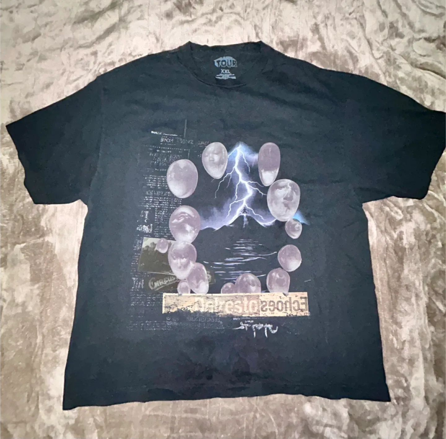 Travis Scott Utopia Tour T-Shirt - Size 2XL image indicator(9)