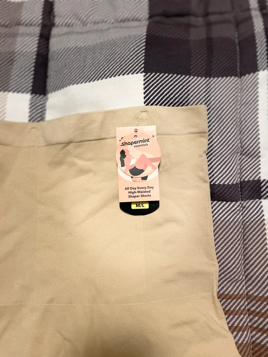 New Shapermint Essentials High-Waisted Shaper Shorts M/L image indicator(2)