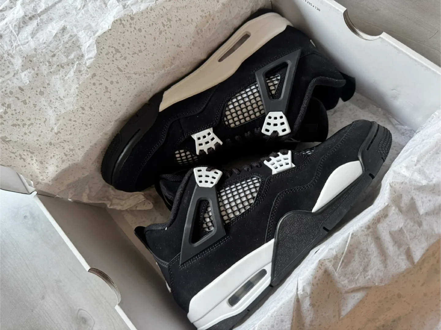 Jordan 4 Retro White Thunder image indicator(3)