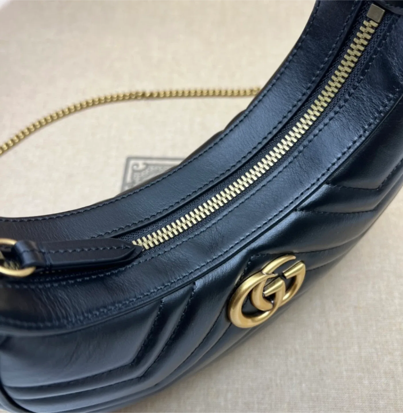 Gucci GG Marmont Mini Shoulder Bag Black image indicator(8)