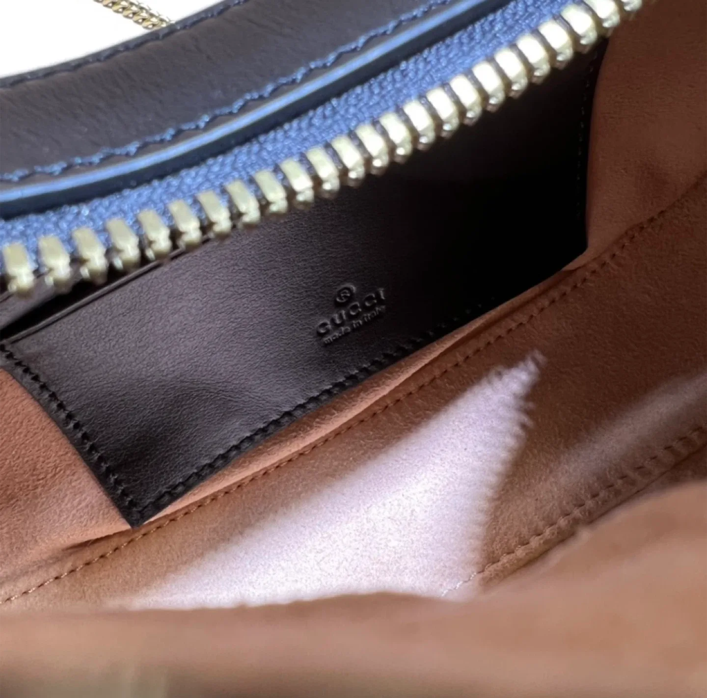 Gucci GG Marmont Mini Shoulder Bag Black image indicator(9)