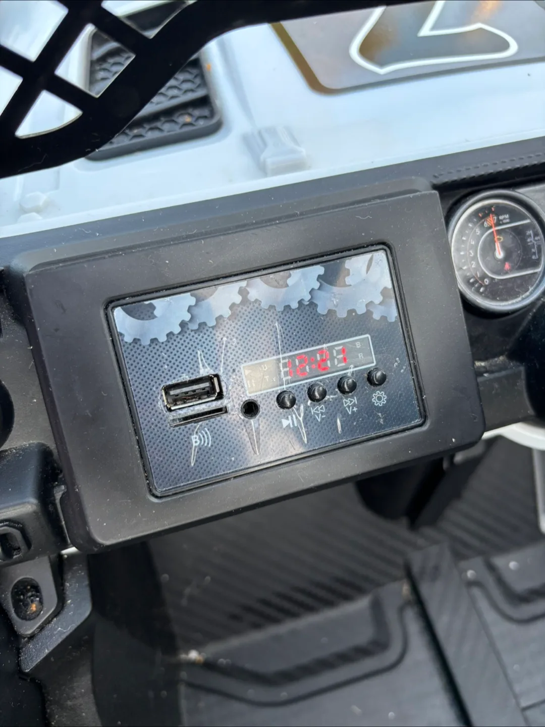 Voltz Toys Ride-On Jeep - White/Black image indicator(5)