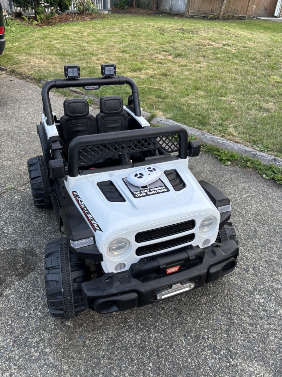 Voltz Toys Ride-On Jeep - White/Black