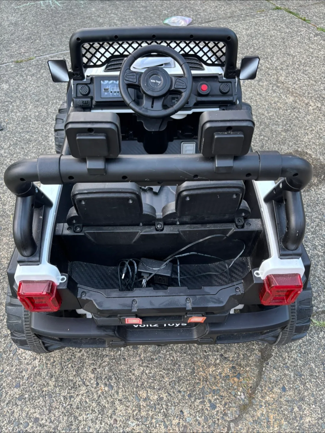 Voltz Toys Ride-On Jeep - White/Black image indicator(4)