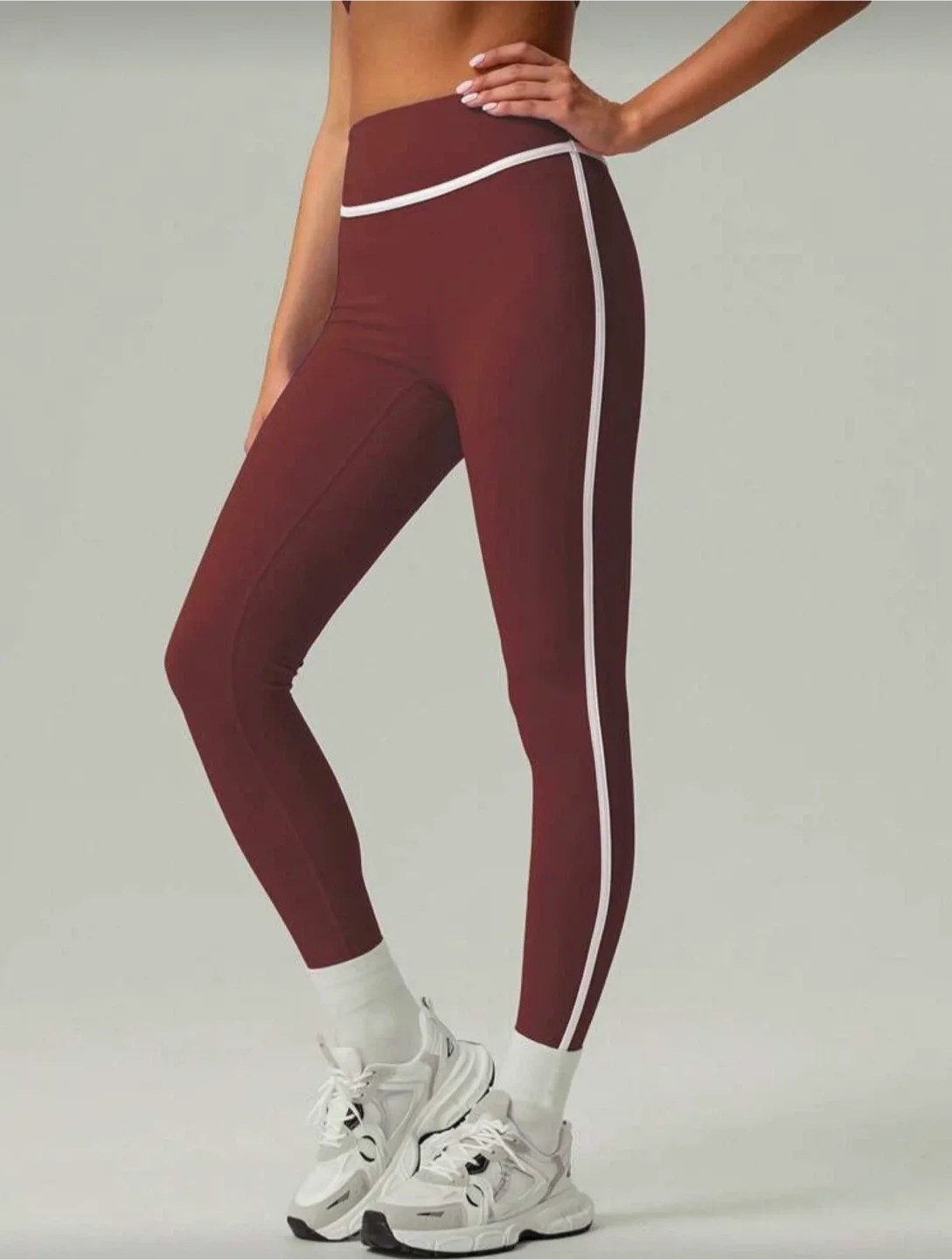 Two-piece burgundy activewear set (top and leggings) S image indicator(3)