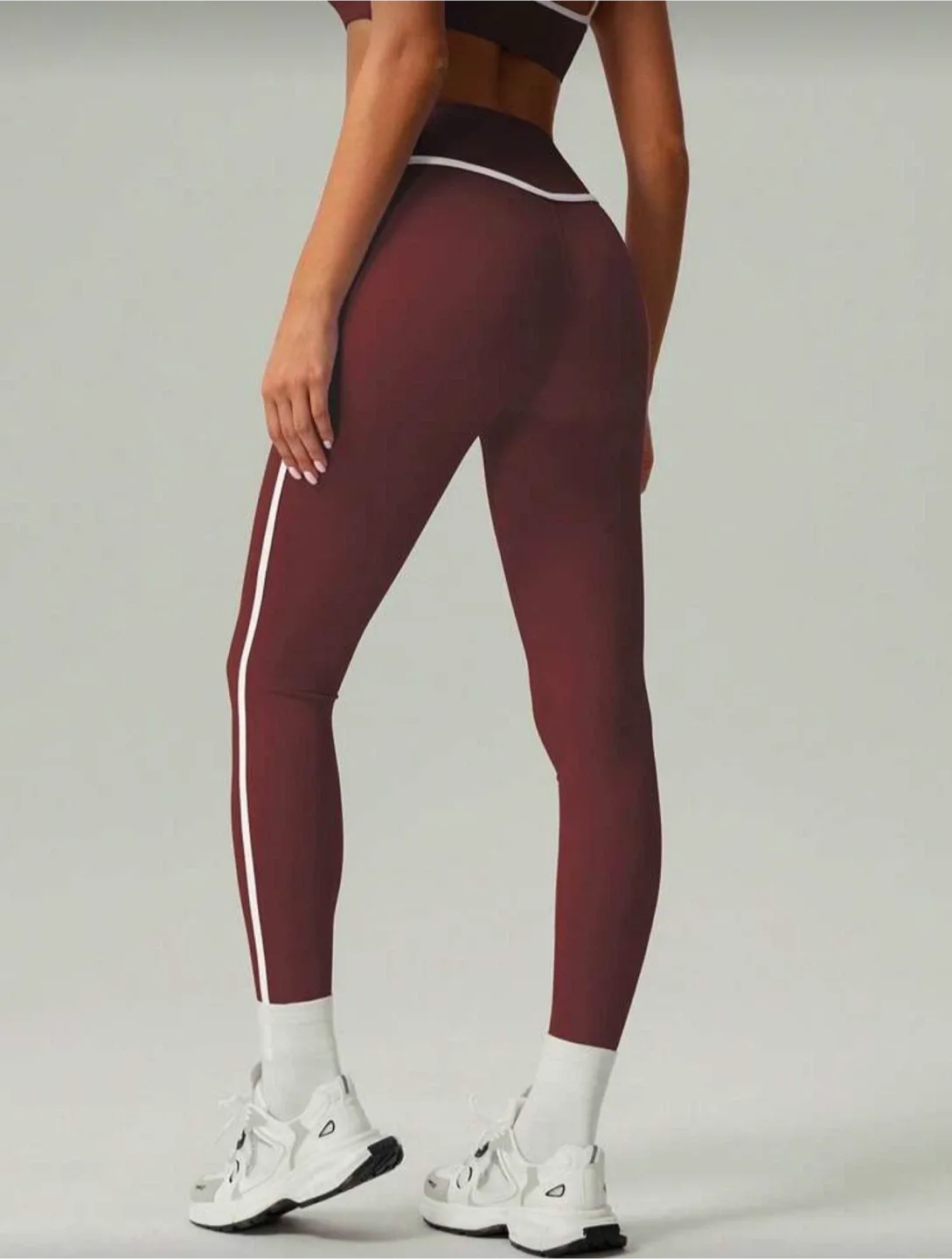 Two-piece burgundy activewear set (top and leggings) S image indicator(4)