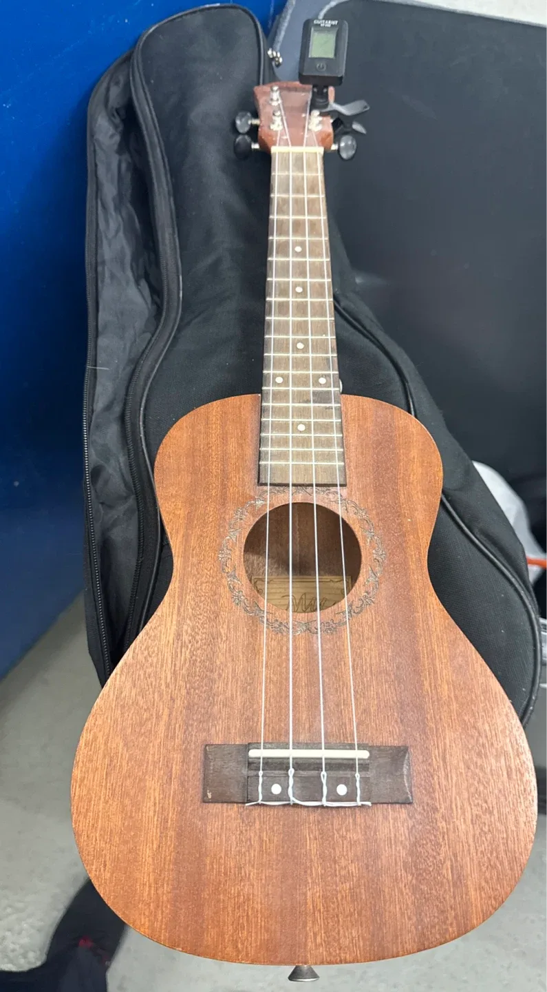 Kmise UK-23 Ukulele with Case & Tuner image indicator(2)