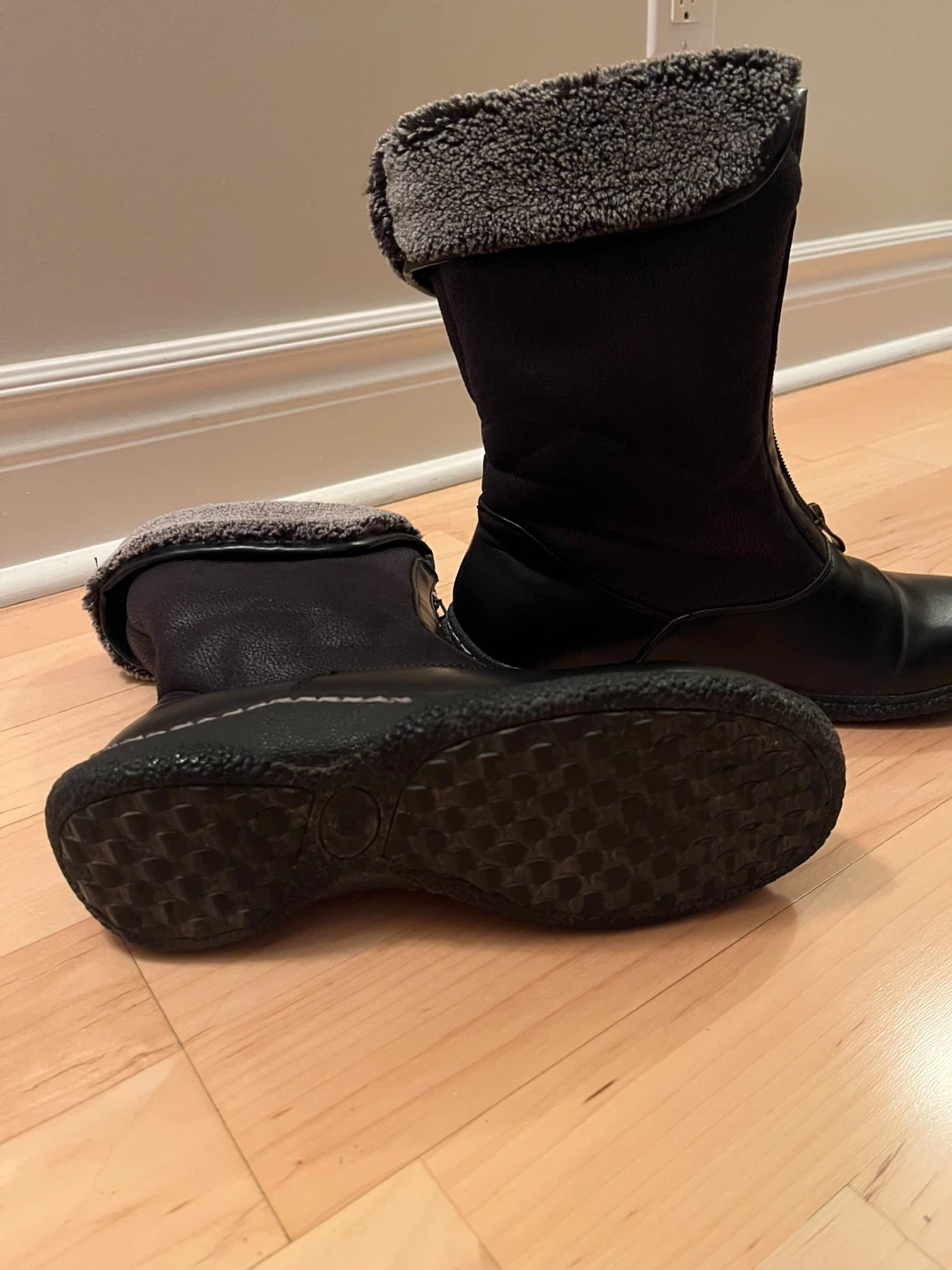 Black Winter Boots with Fur Trim - photo 4